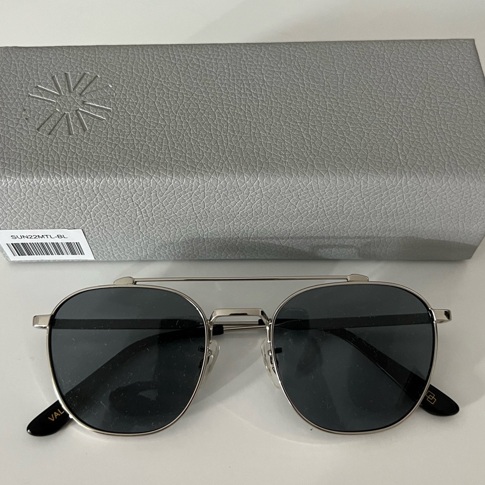 Valeria by Valeria Lipovetsky metal aviator sunglasses
